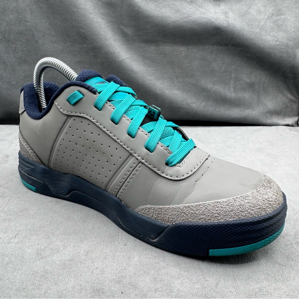 Bontrager Flatline Women’s Size 7.5 MTB Shoes Gravel Teal Vibram Sole - Picture 8 of 14